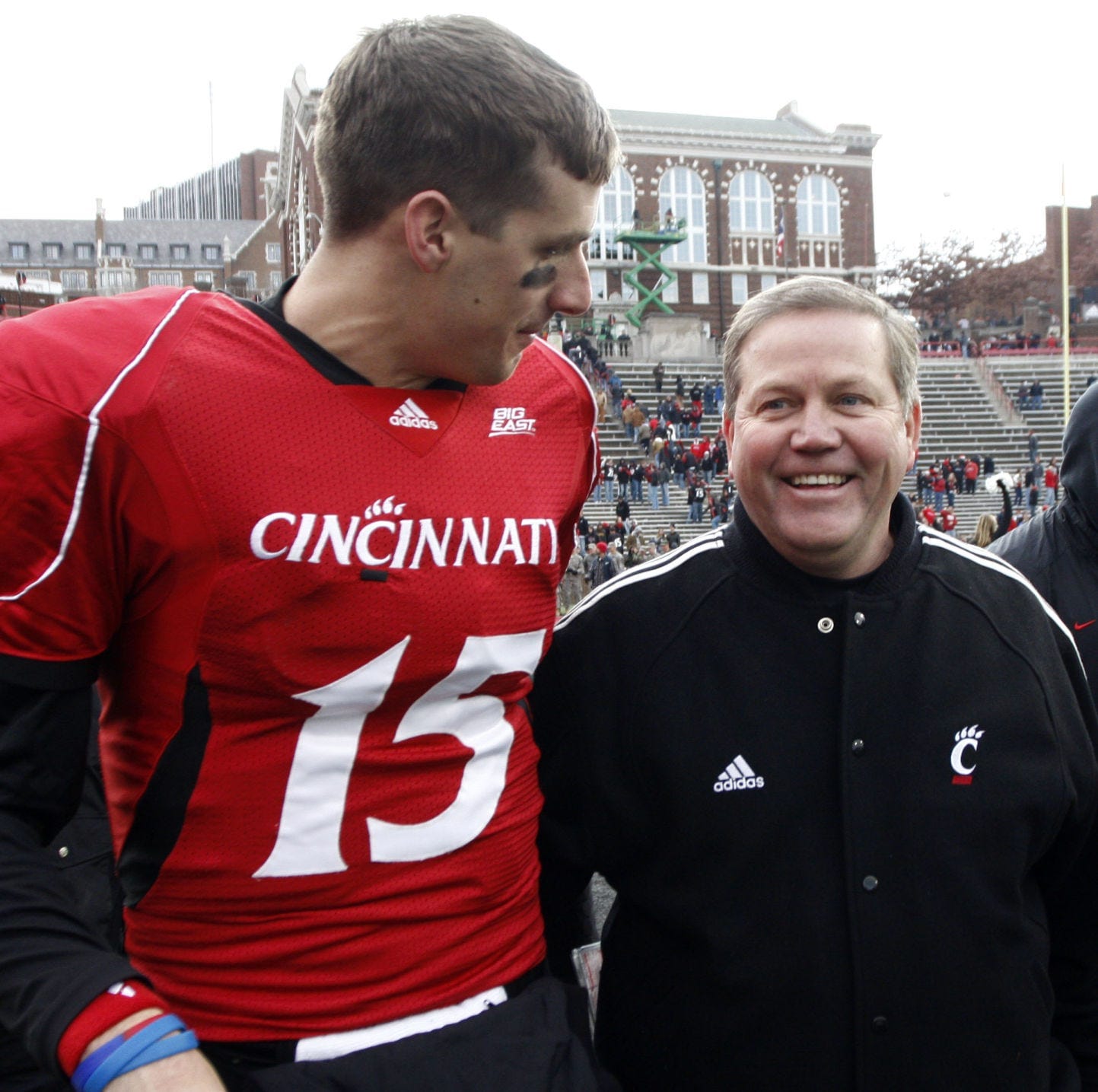 Cincinnati to induct Brian Kelly&#39;s 2009 football team into UC Athletics  Hall of Fame